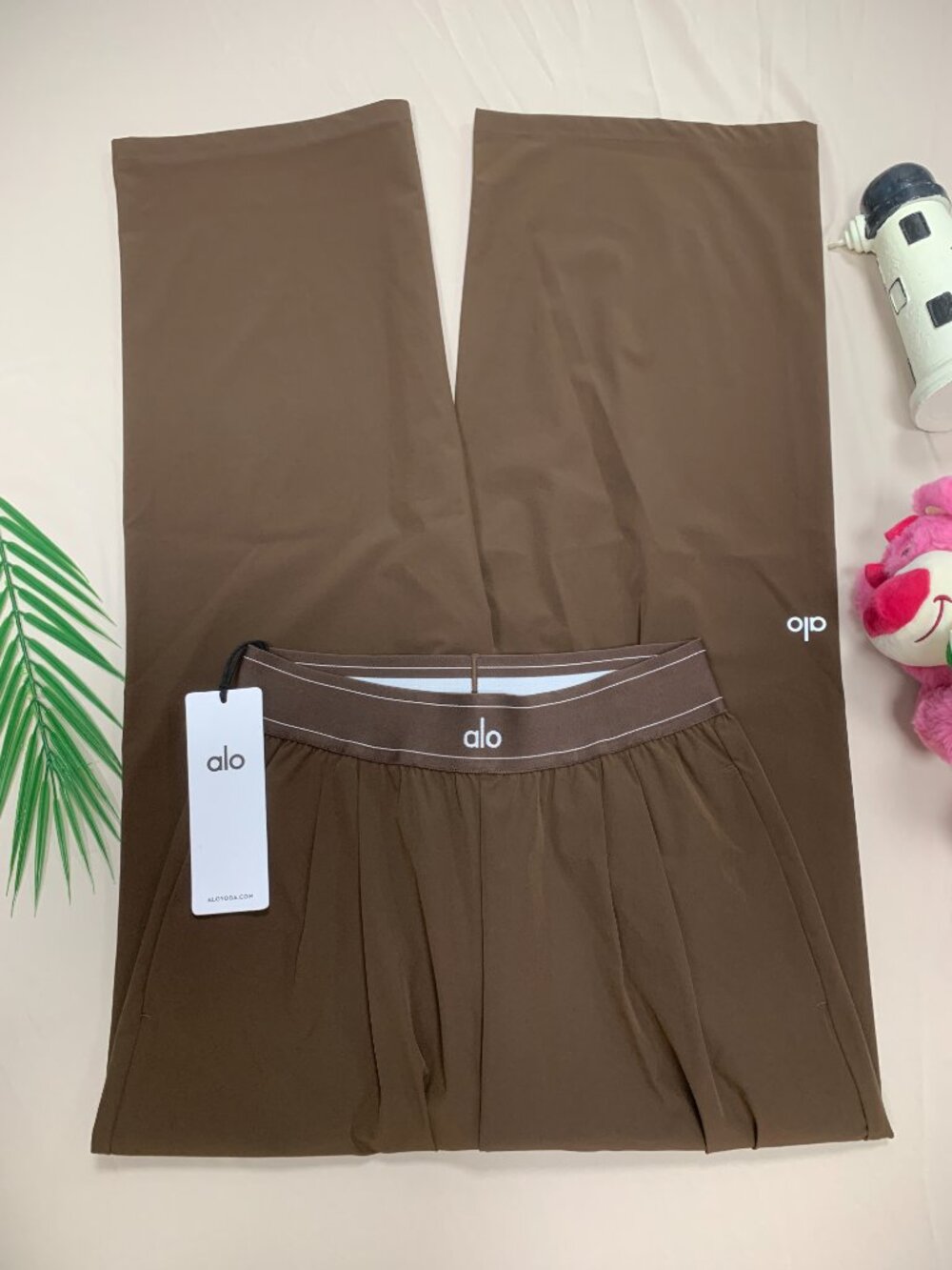 NWT Espresso ALO Yoga Studio Style Suit Up Pants👜Relaxed Regular 30" Inseam - Picture 3 of 11